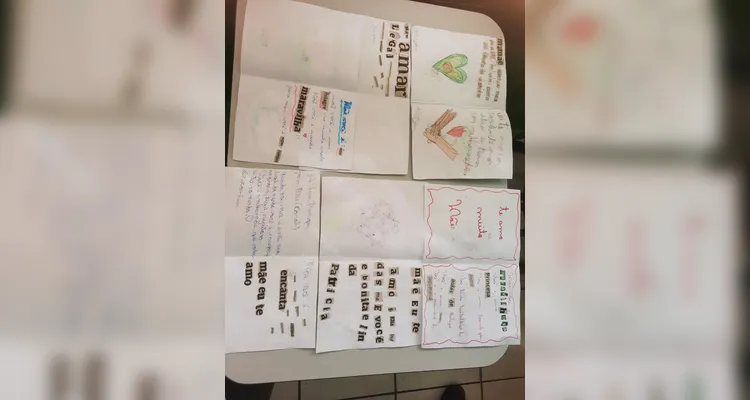 Educandos puderam colocar a 'mão no jornal' e elaborar criativos trabalhos.