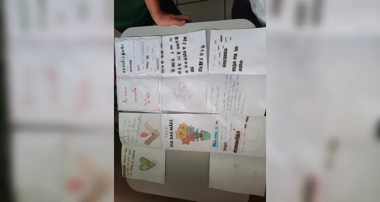Educandos puderam colocar a 'mão no jornal' e elaborar criativos trabalhos.
