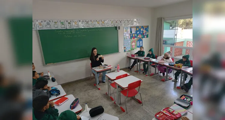 Veja alguns registros do trabalho 'monetário' em sala de aula.