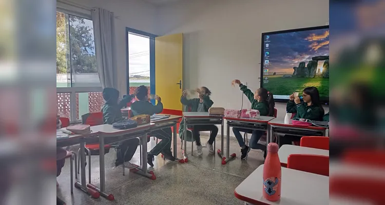 Veja alguns registros do trabalho 'monetário' em sala de aula.