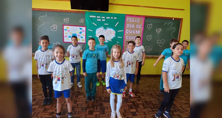 Registros mostram amplitude de ações dos educandos em sala de aula e com suas produções.