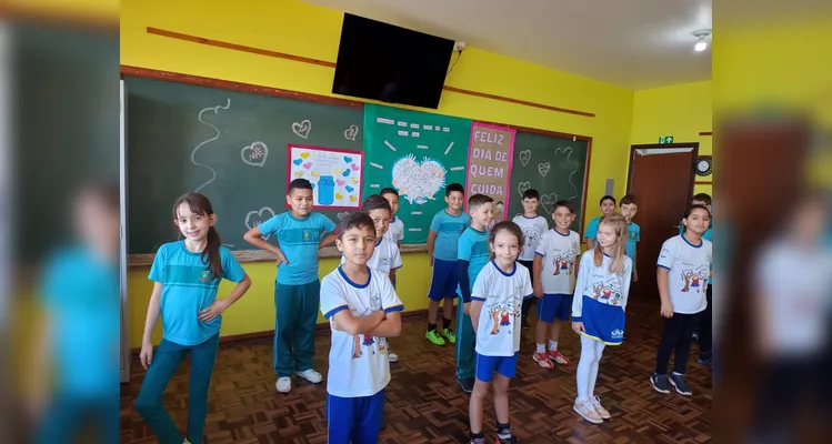 Registros mostram amplitude de ações dos educandos em sala de aula e com suas produções.