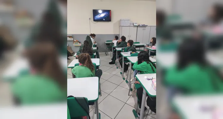 Diversos momentos, teóricos e práticos, foram aplicados na 'aula astronômica'.