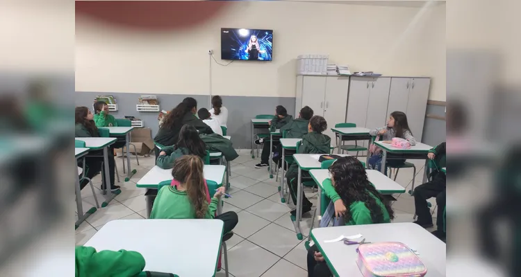 Diversos momentos, teóricos e práticos, foram aplicados na 'aula astronômica'.