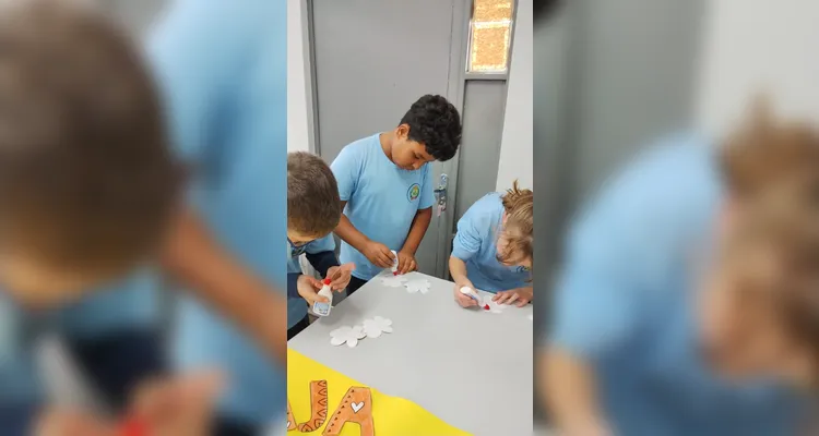 Veja a série de registros do trabalho em sala de aula.