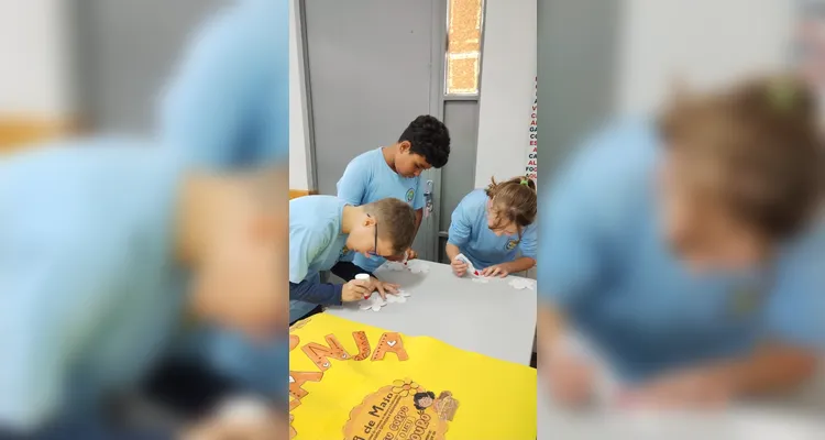 Veja a série de registros do trabalho em sala de aula.