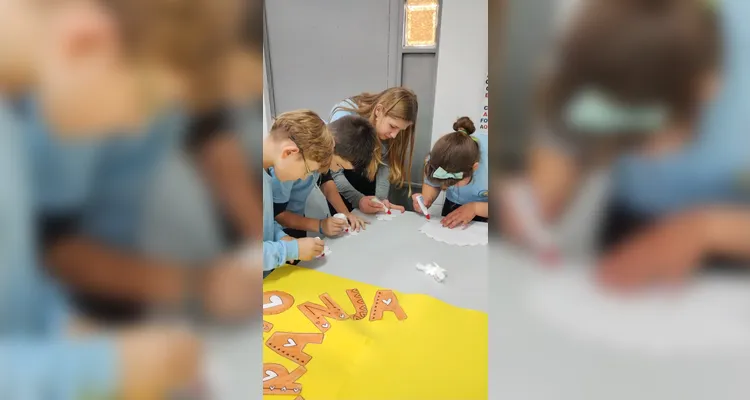 Veja a série de registros do trabalho em sala de aula.