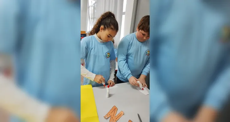 Veja a série de registros do trabalho em sala de aula.