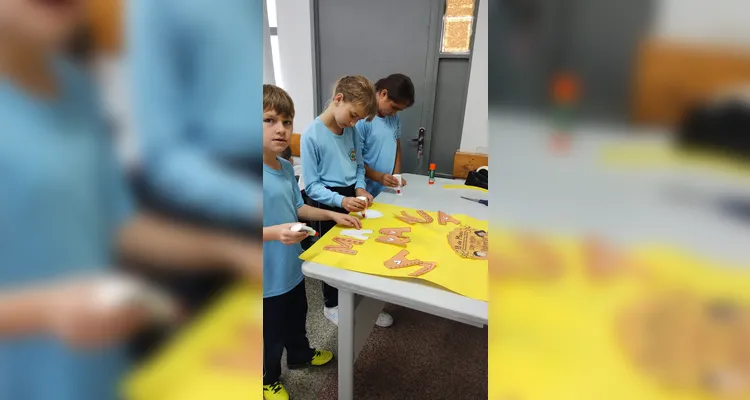 Veja a série de registros do trabalho em sala de aula.
