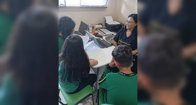 Educandos puderam conversar com profissionais para ampliar potencialidades.