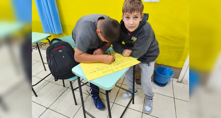 Educandos puderam trabalhar questões em sala de maneira diversificada e com produção de materiais.