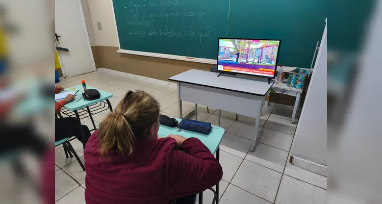 Educandos puderam trabalhar questões em sala de maneira diversificada e com produção de materiais.