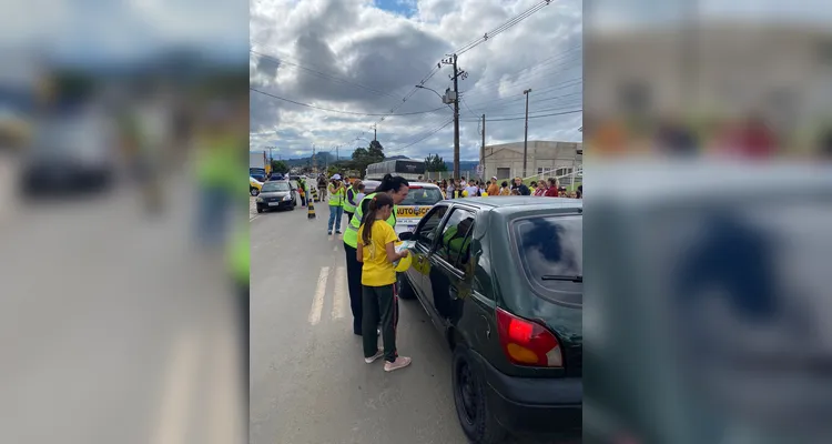 Diversos motoristas foram conscientizados pelos agentes mirins.