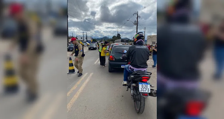 Diversos motoristas foram conscientizados pelos agentes mirins.