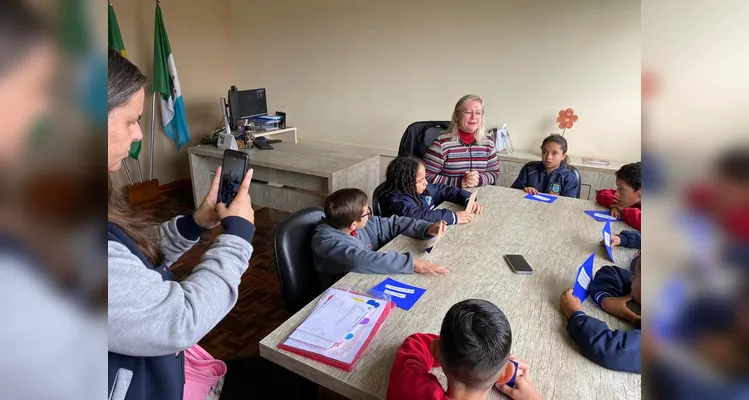 Veja os registros deste encontro entre educandos e a gestora.
