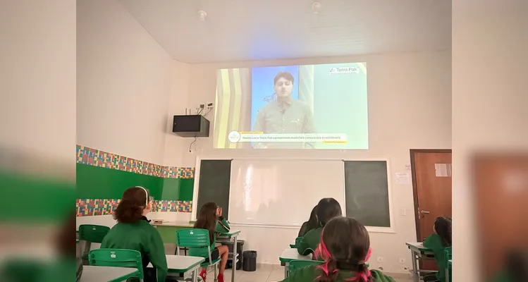 Do conteúdo audiovisual ao resultado em sala: confira as imagens do trabalho dos educandos.