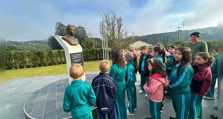 Confira as fotos da visita dos educandos.