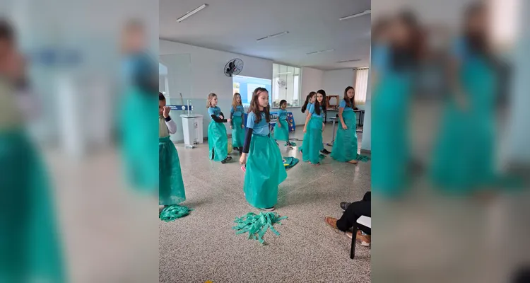 Veja os registros da coreografia apresentada aos colegas.