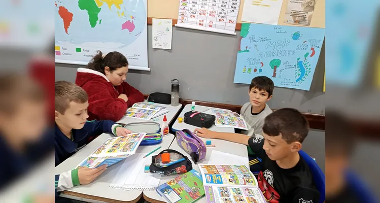 Proposta reunião diversos elementos para fixação dos conteúdos.