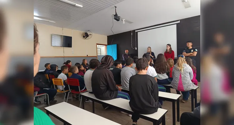 Proposta reunião diversos elementos para fixação dos conteúdos.