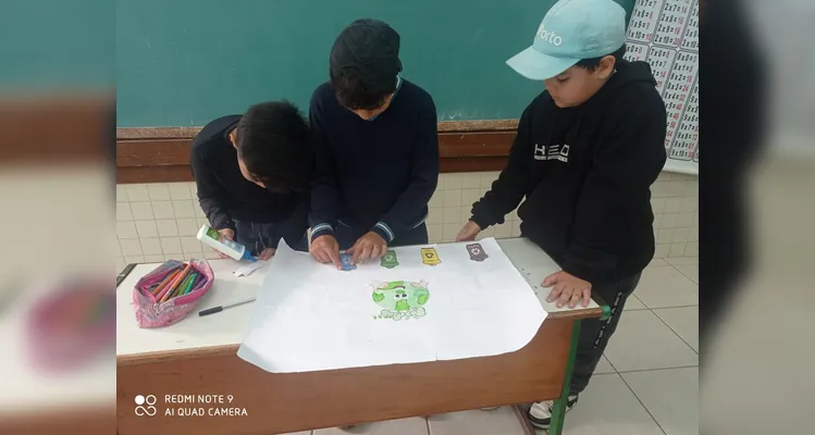 Trabalho diversificado em sala de aula movimentou educandos.