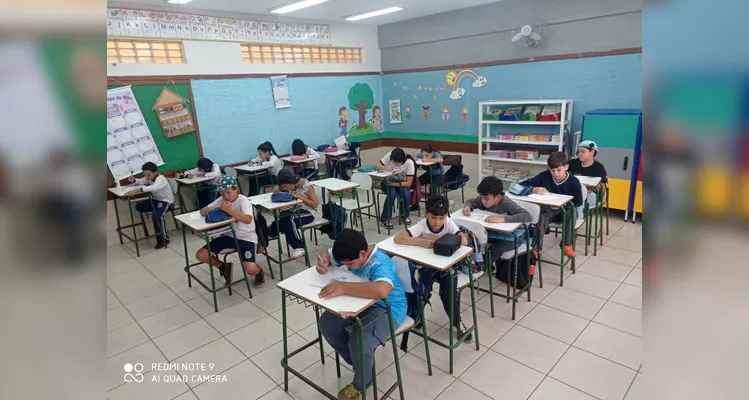 Trabalho diversificado em sala de aula movimentou educandos.