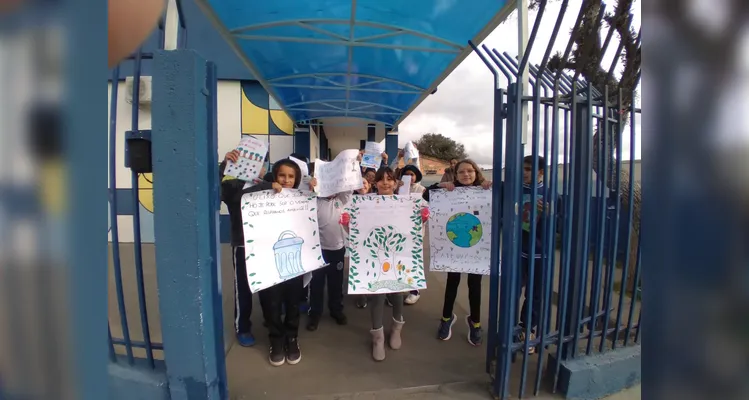 Confira os registros da ampla ação dos educandos em sala e pela sua comunidade.