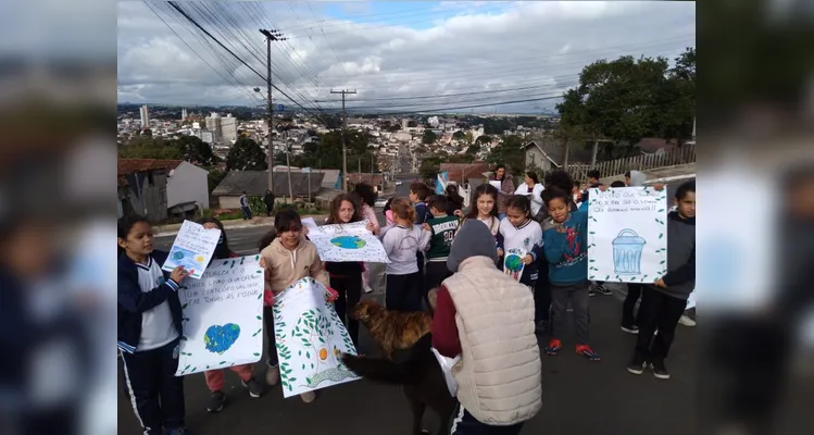 Confira os registros da ampla ação dos educandos em sala e pela sua comunidade.