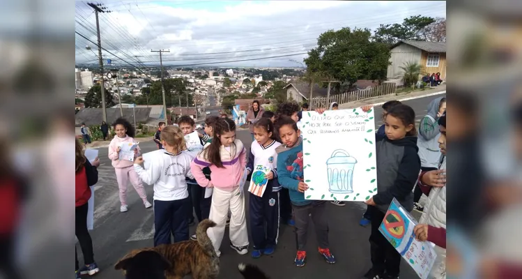 Confira os registros da ampla ação dos educandos em sala e pela sua comunidade.