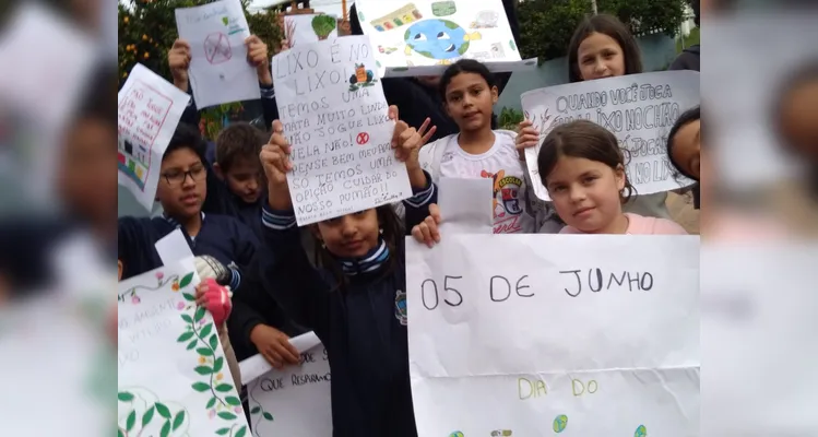 Confira os registros da ampla ação dos educandos em sala e pela sua comunidade.