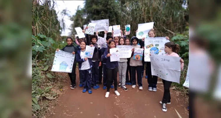 Confira os registros da ampla ação dos educandos em sala e pela sua comunidade.