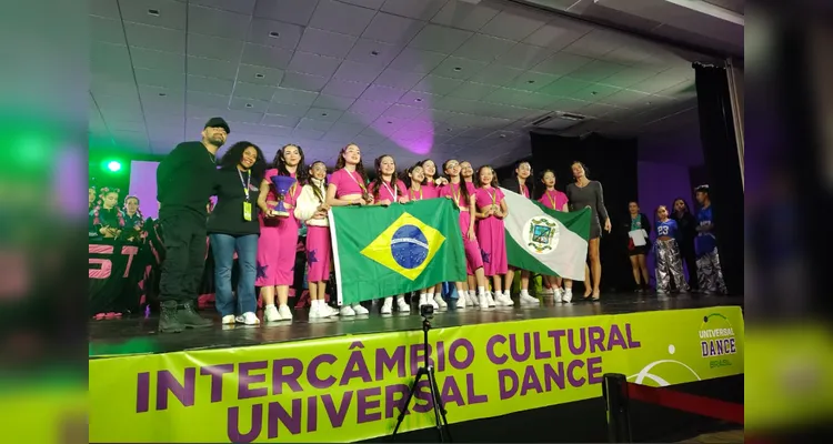 Além das premiações, as bailarinas também receberam certificados de participação internacional e participaram de workshops com professores renomados.