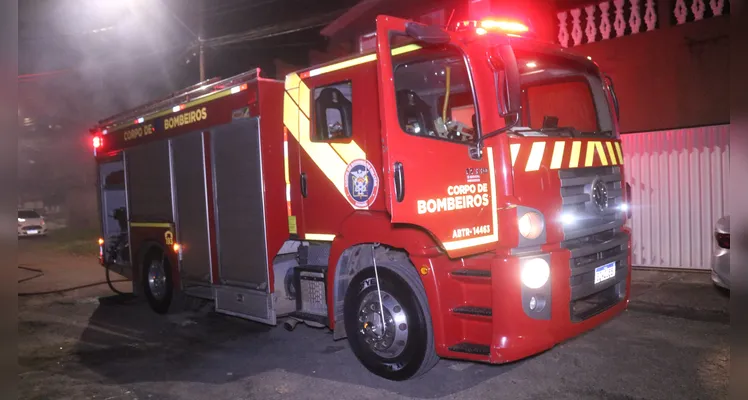 Bombeiros controlaram o fogo.