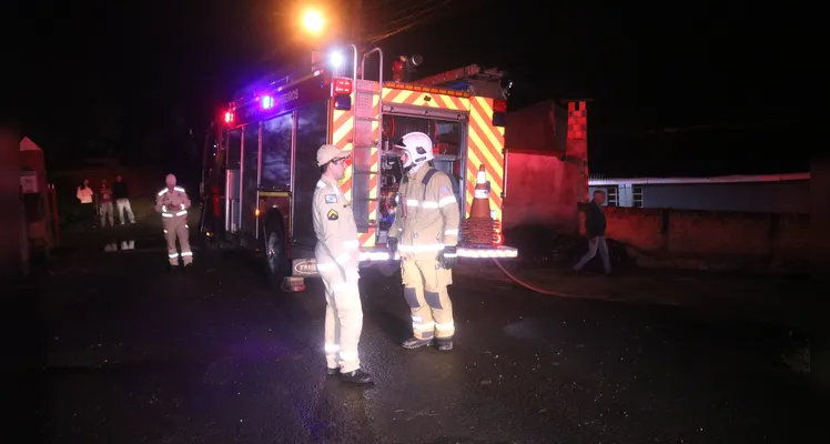 Corpo de Bombeiros controlou o fogo.