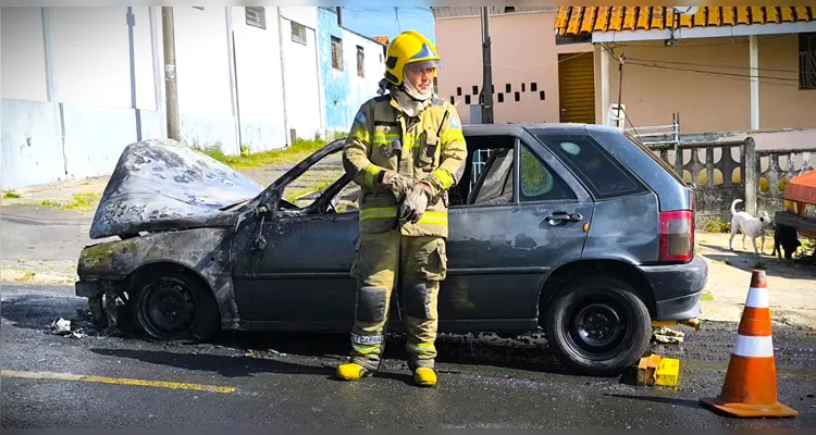 Agentes dos Bombeiros foram acionados para combater às chamas.