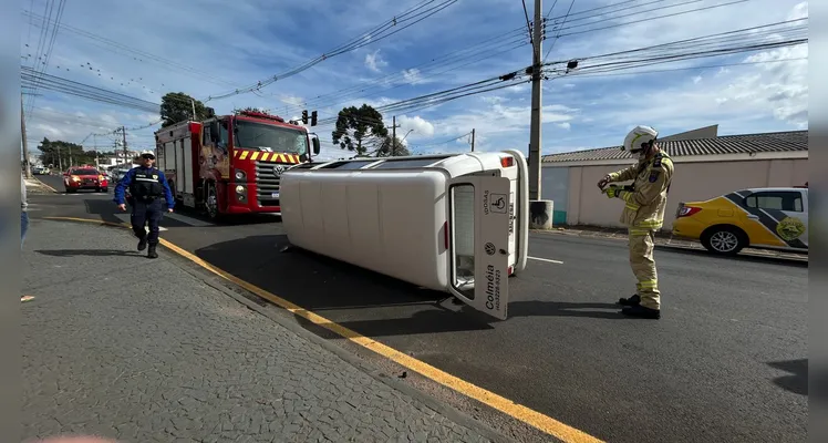 Os tripulantes precisaram de socorro dos Bombeiros