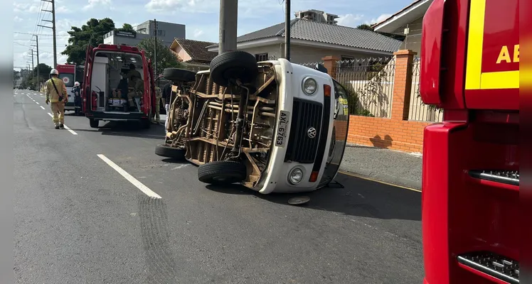 Acidente envolvendo duas Kombis deixa feridos em Uvaranas