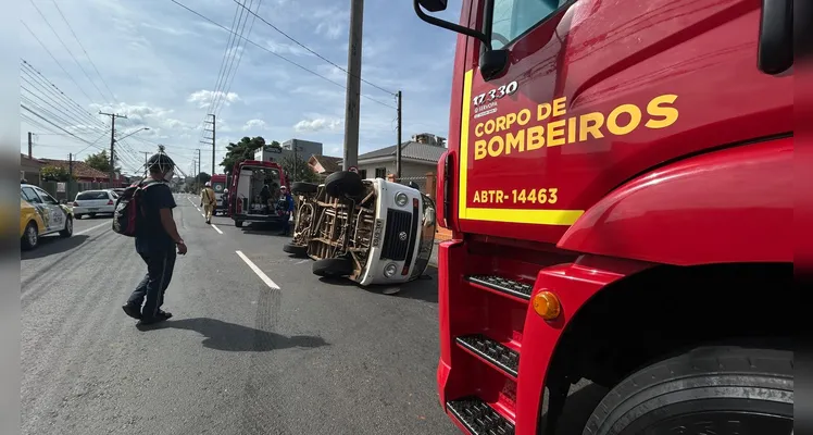 Acidente envolvendo duas Kombis deixa feridos em Uvaranas