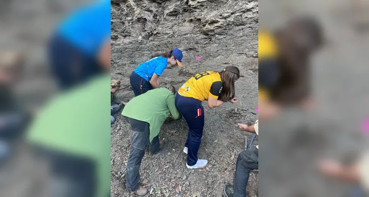 Colégio Sepam realiza atividade de paleontologia no Monteiro Lobato