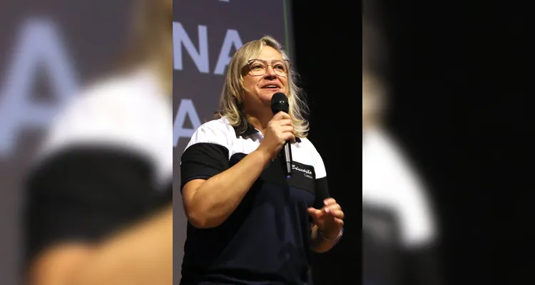 Secretária Municipal de Educação: Luciane Aparecida da Silva Farias.