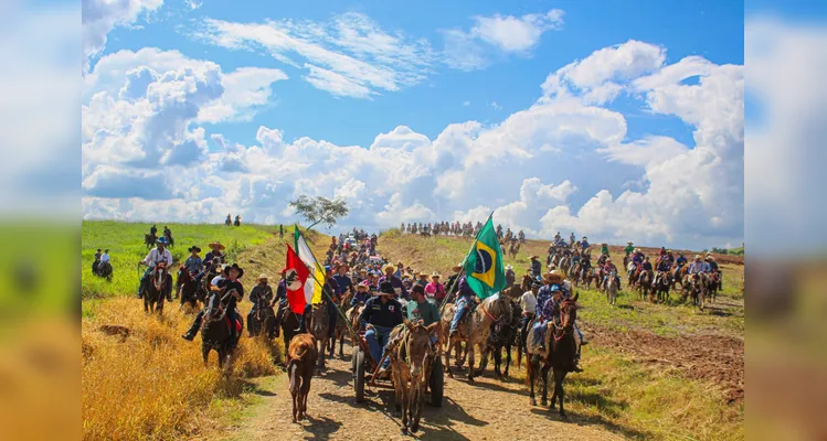 Cavalgadas da Trabalhadora e do Trabalhador mobilizam povo Sem Terra e comunidades vizinhas a celebrarem a data de luta da classe trabalhadora