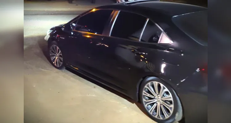 Jogador entrou em um carro e não conversou com ninguém.
