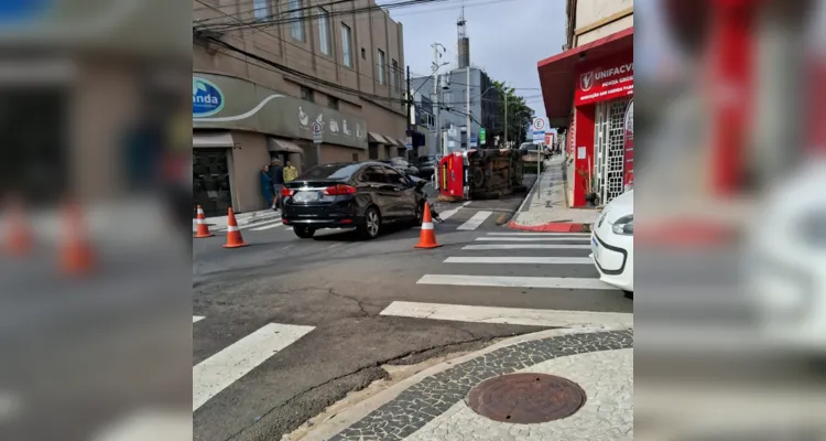Acidente envolvendo veículo dos Bombeiros é registrado em PG
