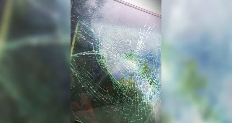 Homem agride ‘ex’ violentamente e acaba preso em Castro; vídeo