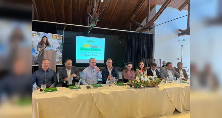 Prefeitos da AMCG recebem secretários de Estado em Telêmaco Borba