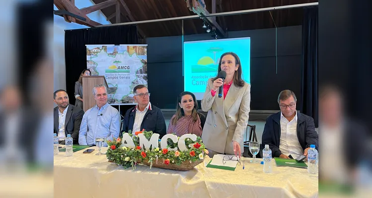 Prefeitos da AMCG recebem secretários de Estado em Telêmaco Borba