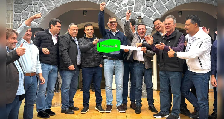 PR investe R$ 20 mi e entrega maquinários nos Campos Gerais