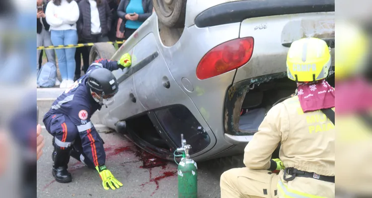 Veja fotos do simulado de acidente de trânsito no Centro de PG