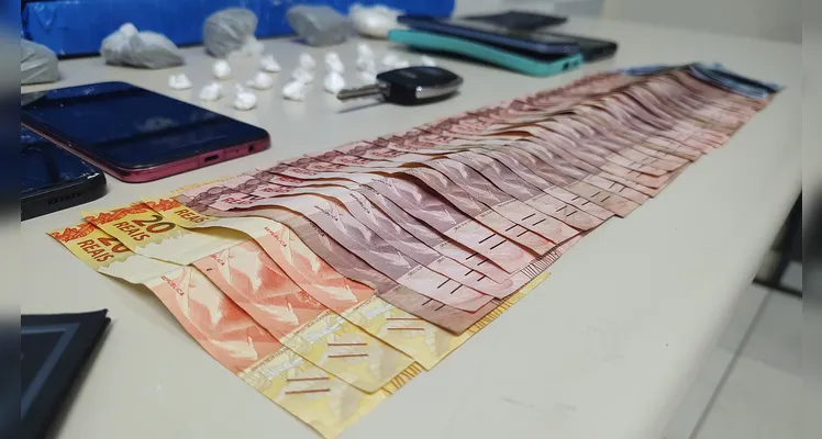 GCM ainda apreendeu mais de R$ 400 em espécie.