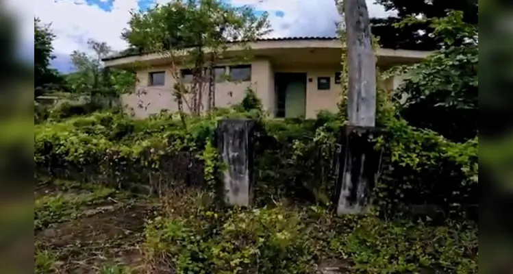 Cidade abandonada? Influencer viraliza ao mostrar vila de Antonina 'parada no tempo’